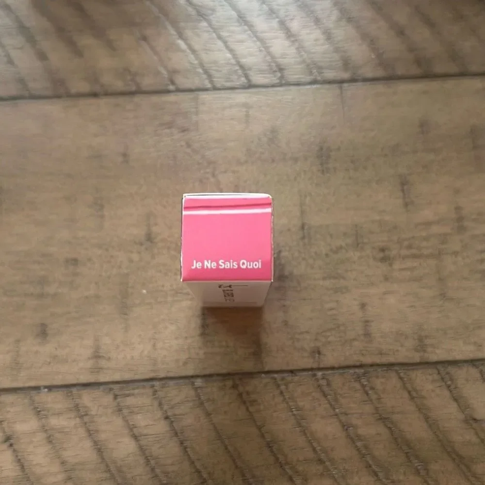 IT Cosmetics Blurred Lines Anti Aging Collagen Lipstick Je Ne‎ Sais Quoi New